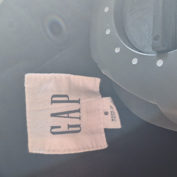 Gap - Picture 4 of 4